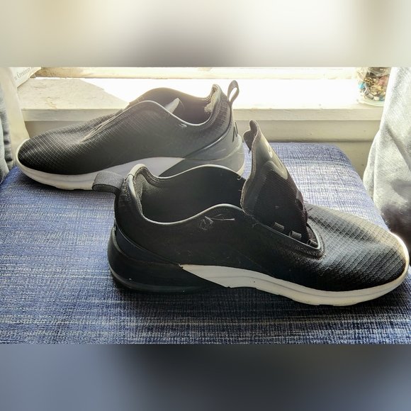 Men's size 10 Nike Air Max Motion 2 black and white barely worn no shoestrings - Picture 6 of 9